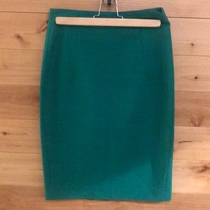 zara, a-line mid-waist skirt w. split in the back.